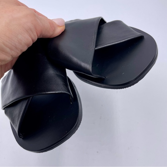 NEW Everlane Black Leather Day Crossover Sandal in Size 5.5 - Picture 3 of 11